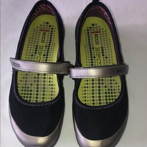 Ecco Biom Black and Silver Mary Jane Shoes size 40EU or US size 9-9.5 like new
